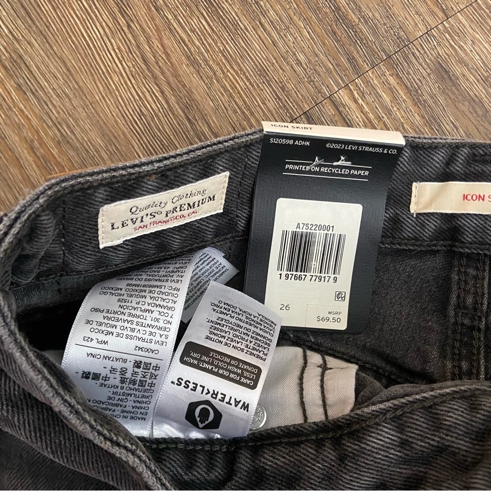 NWT Levis Recrafted Icon Black Button Fly Denim Skirt 26‎ - Picture 6 of 7